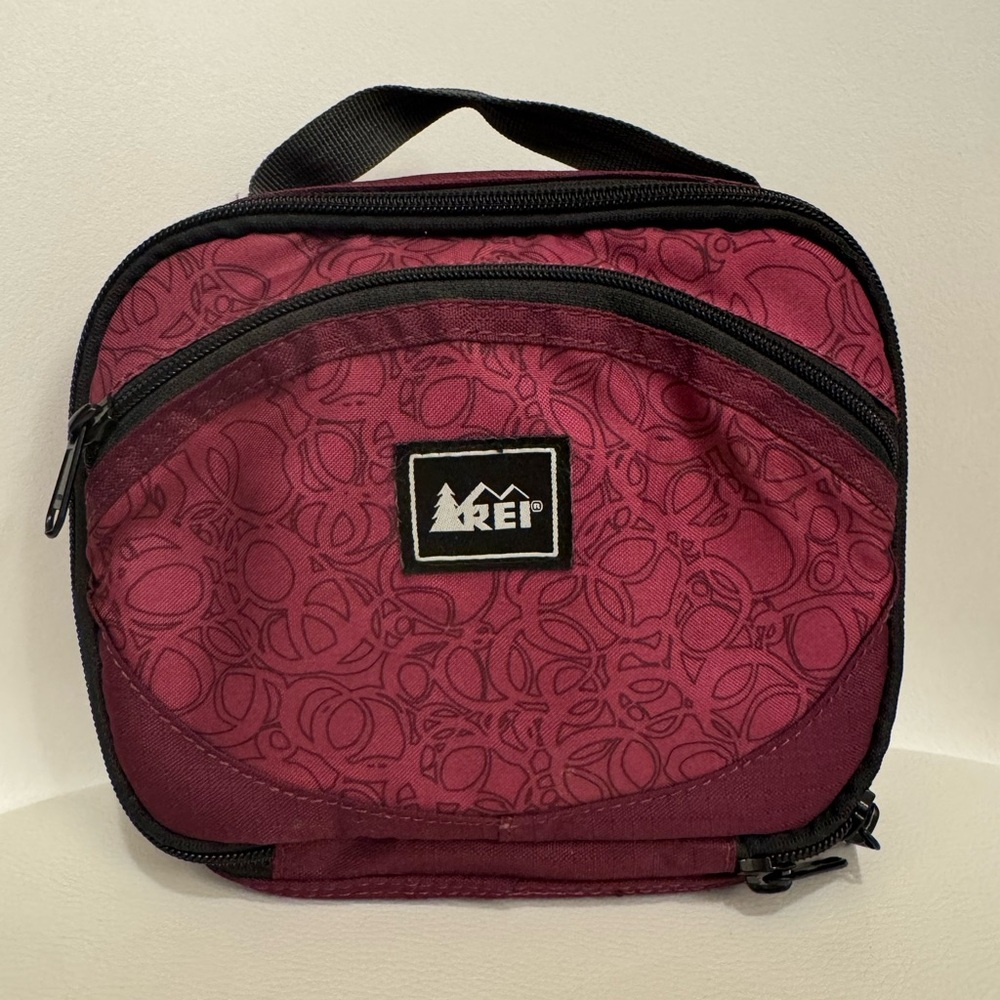 REI maroon zipper case lunch box